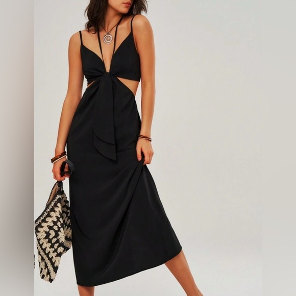Elegant Black Sleeveless Cutout Dress - Picture 1 of 3